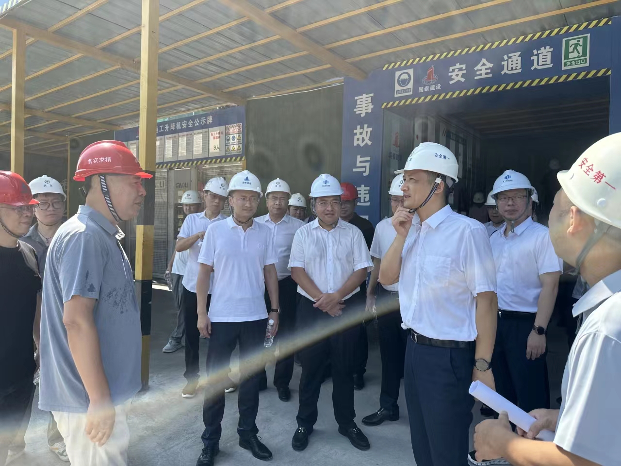 蕭山區常務副區長施科琦深入公司承建的杭州蕭山技師學院建設工地視察指導工作